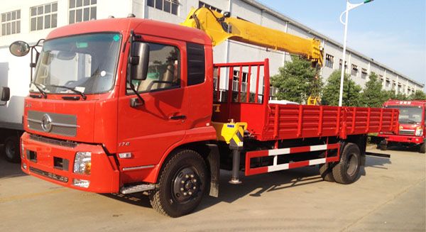 東風(fēng)天錦雙排隨車起重運(yùn)輸車