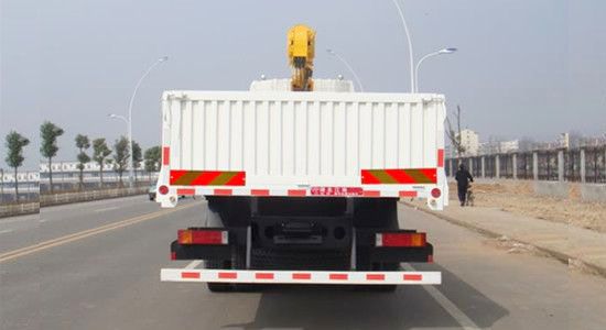 東風(fēng)天龍后雙橋隨車起重運(yùn)輸車