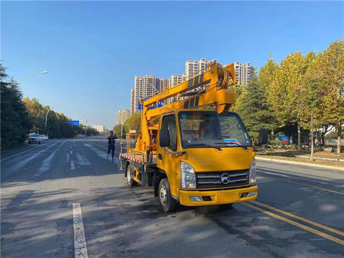 凱馬13.5米藍牌高空作業(yè)車