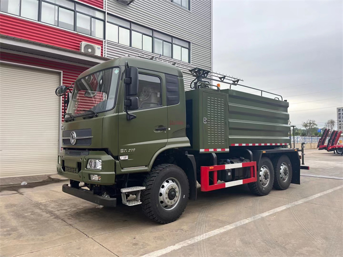 東風(fēng)天錦光伏板、鐵路清洗車