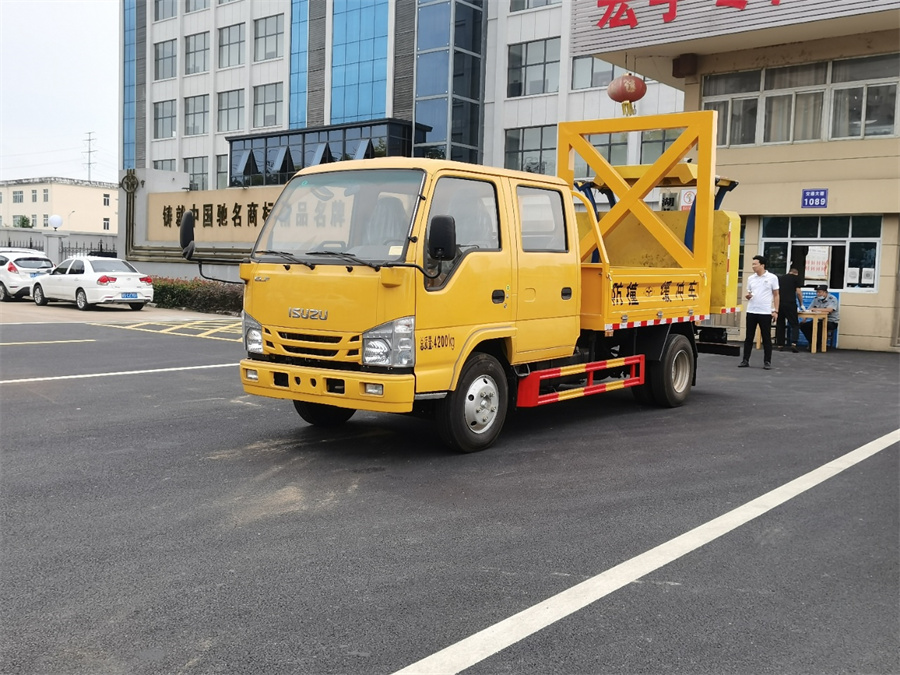 五十鈴70K防撞緩沖車(chē)