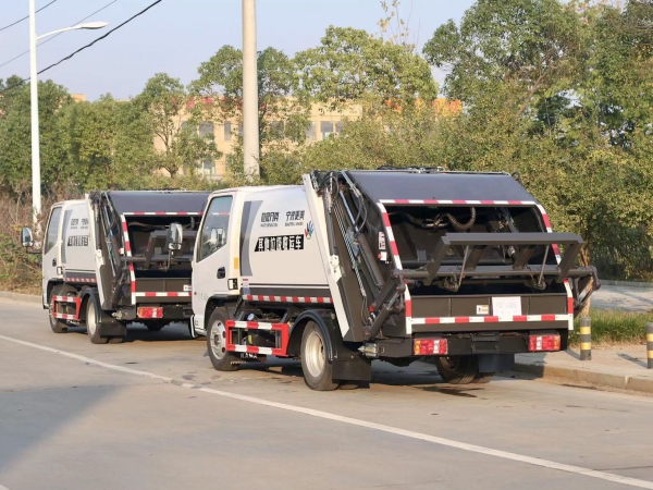 凱馬4方不超重壓縮垃圾車