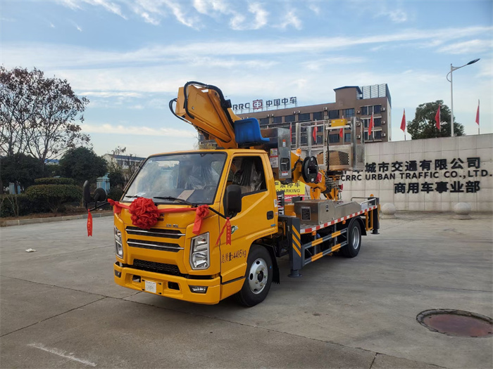 江鈴24米直臂高空作業(yè)車發(fā)往龍巖武平，祝賴總用車愉快